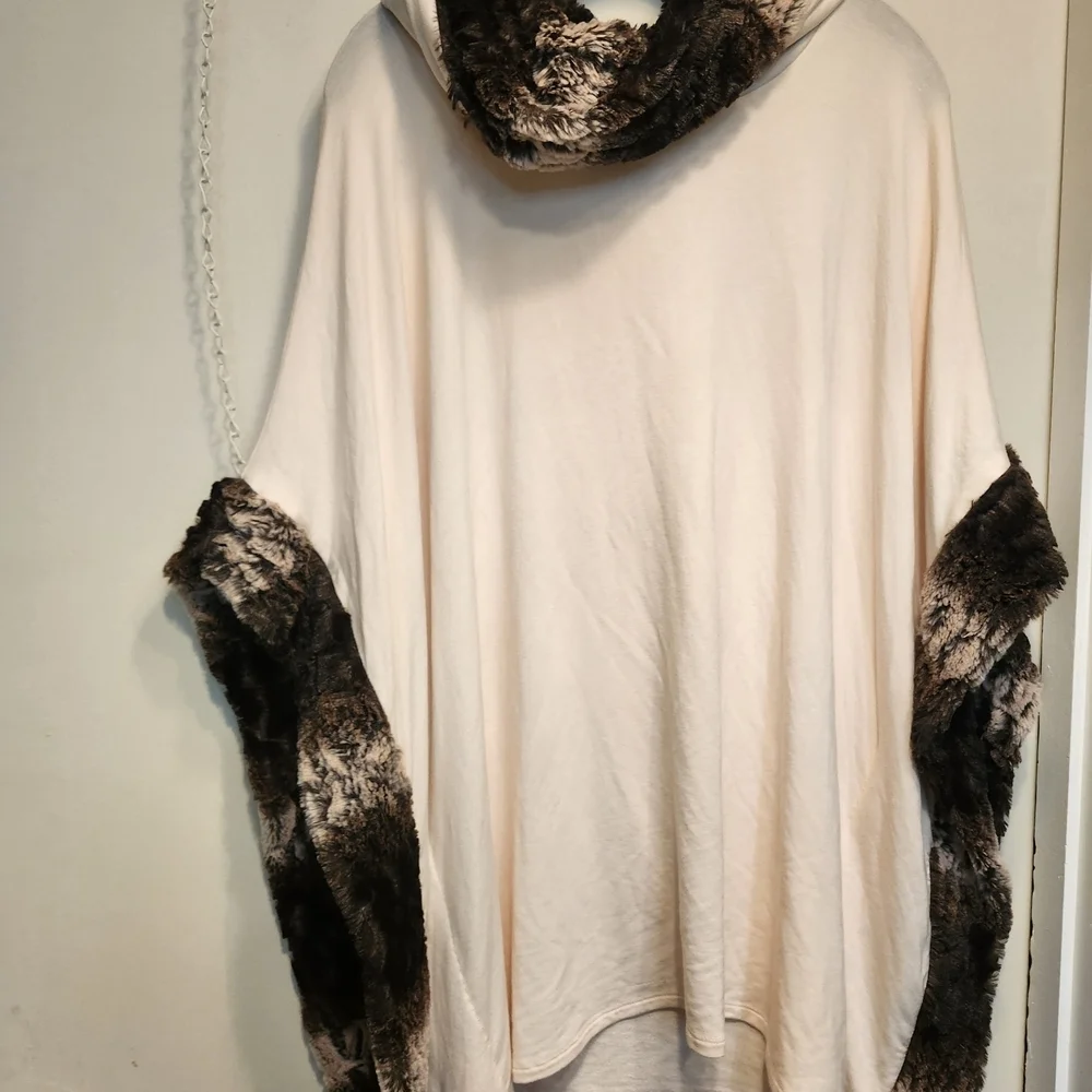 Cupio Cream and Brown Hooded Poncho - Picture 2 of 4